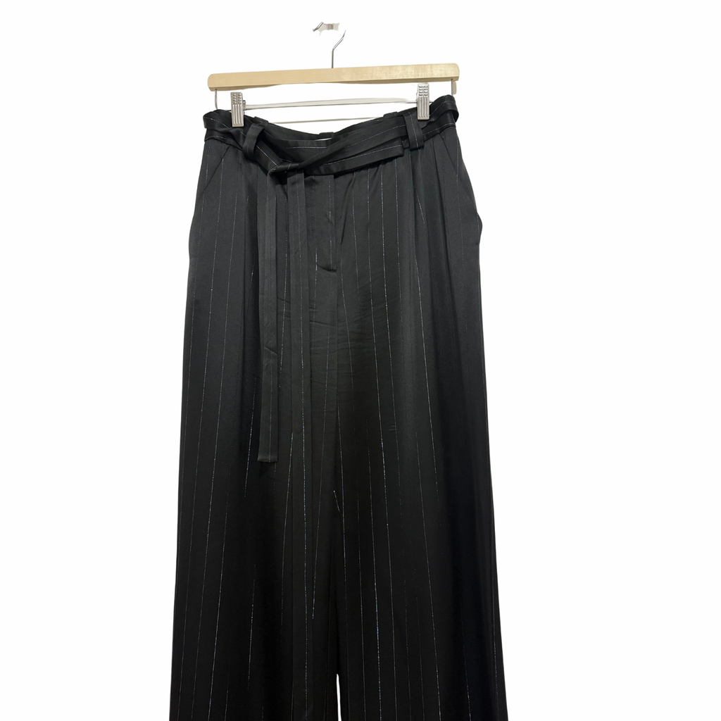 CUE Holographic Pinstripe Pleat Front Pant in Black Size 8